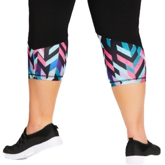 AVENUE 1X-4X Active Black Capri with Colorful Detail H99.5 - Picture 4 of 7